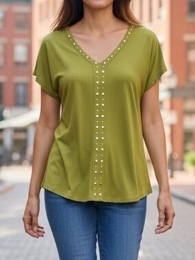 NWT Love Scarlett Stud-Accent V-Neck Short Sleeve Tee in Olive Size L
